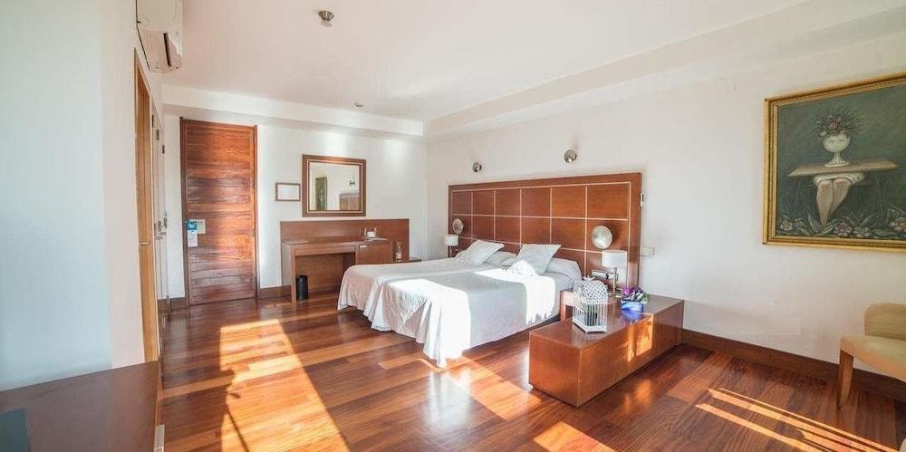 Hotel Acinipo 4*