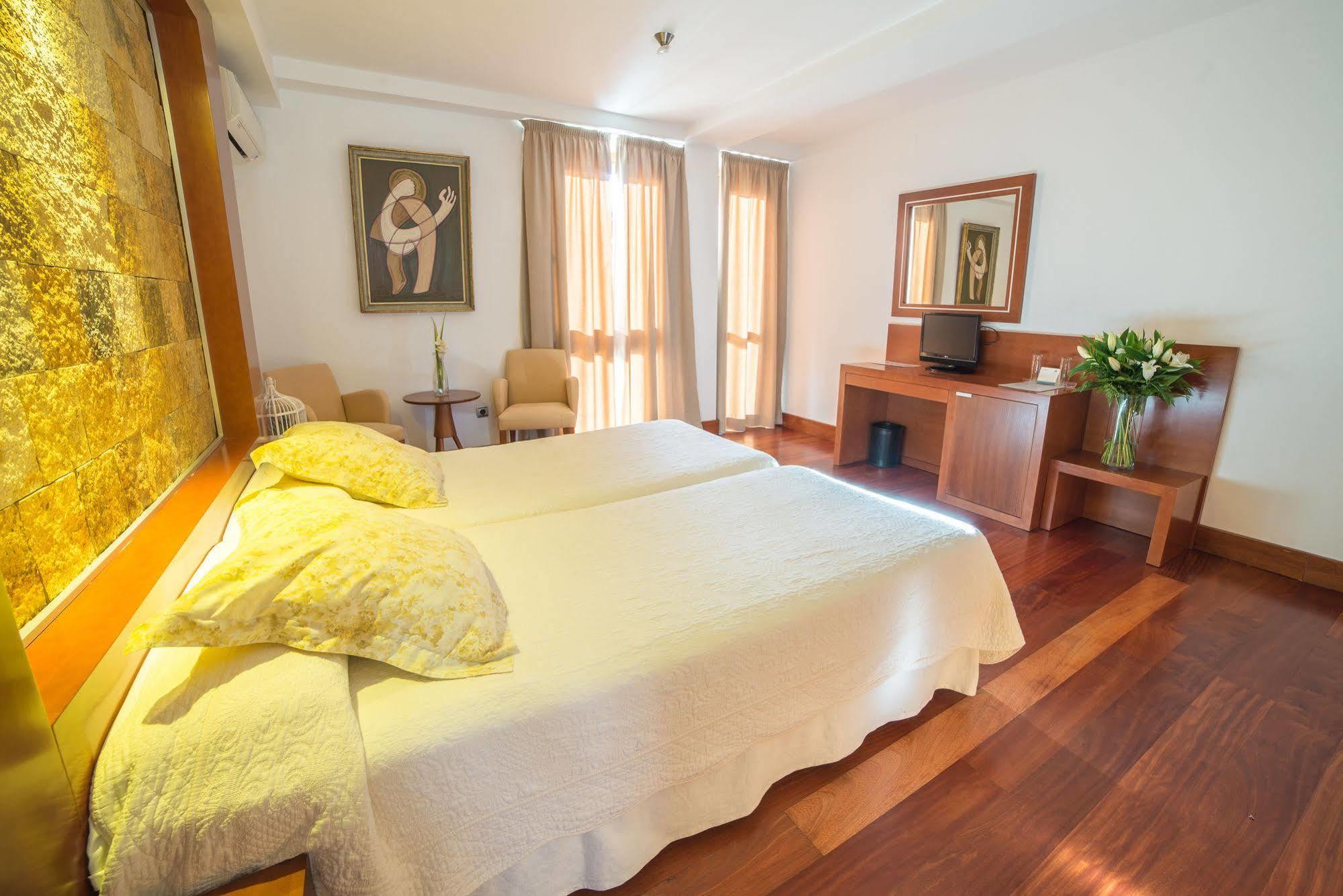 Acinipo Hotel 4*